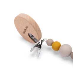 Attache-tétine En Bois Et Silicone Lion MOULIN ROTY Sous Mon Baobab -Magasin de jouets attache tetine en bois et silicone lion moulin roty sous mon baobab 2